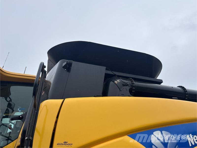 New Holland CX8080 Combine harvesters