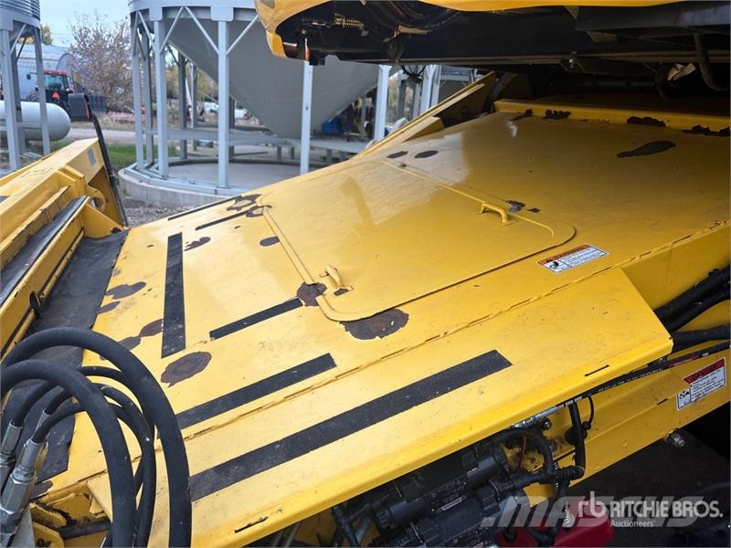 New Holland CX8080 Combine harvesters