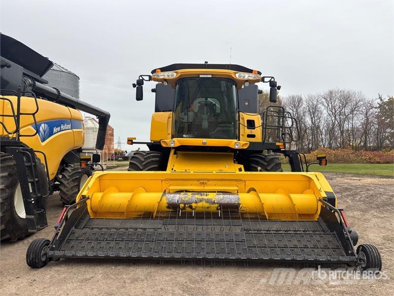 New Holland CX8080 Combine harvesters