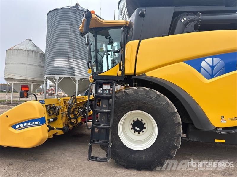 New Holland CX8080 Combine harvesters