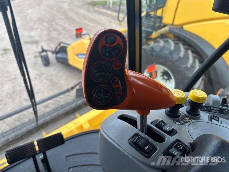 New Holland CX8080 Combine harvesters