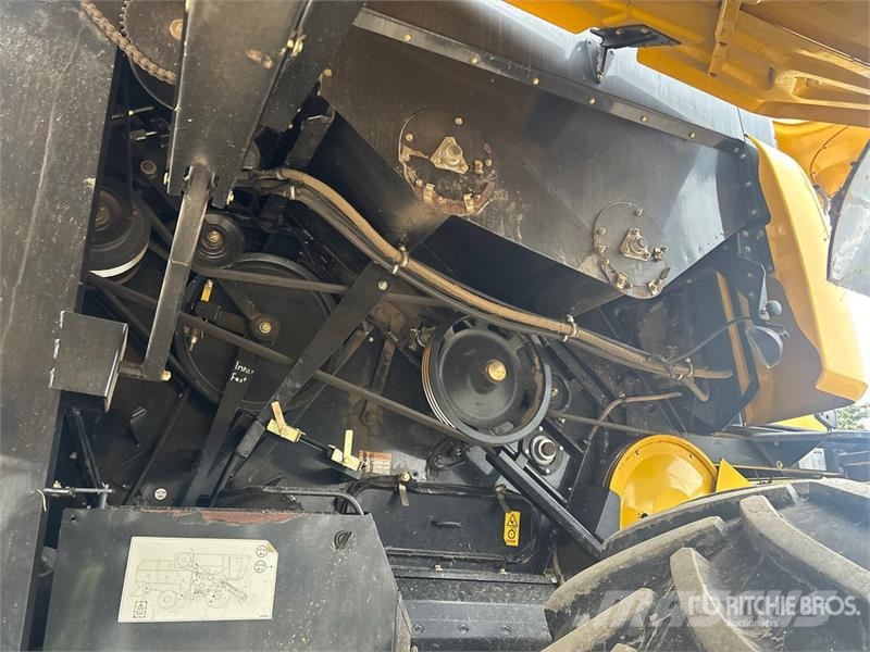 New Holland CX8080 Combine harvesters