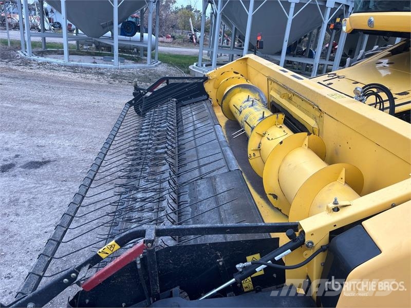New Holland CX8080 Combine harvesters