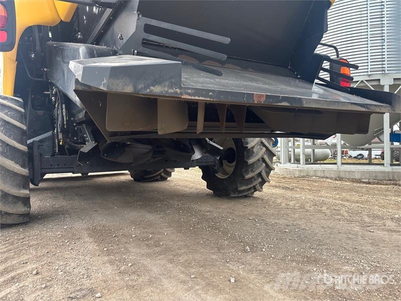 New Holland CX8080 Combine harvesters
