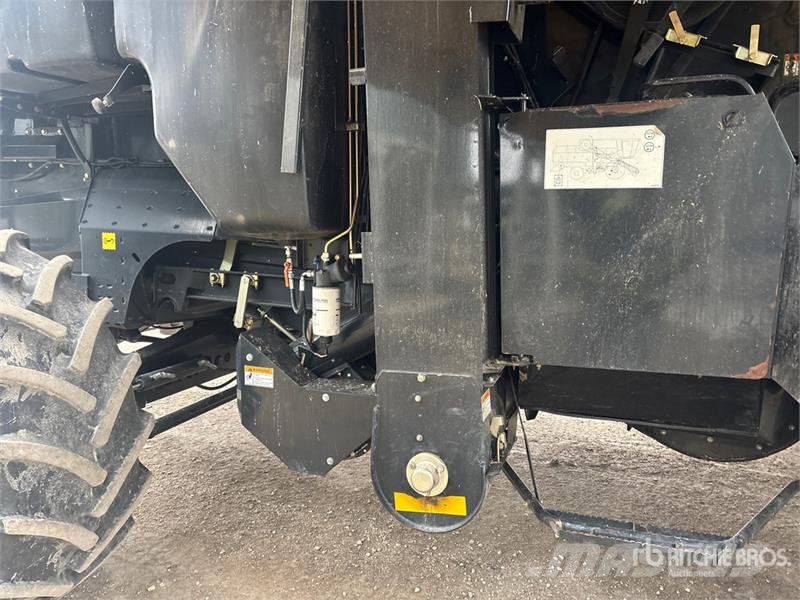New Holland CX8080 Combine harvesters
