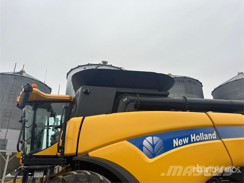 New Holland CX8080 Combine harvesters