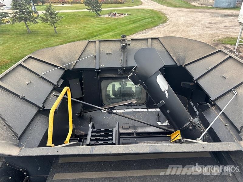 New Holland CX8080 Combine harvesters