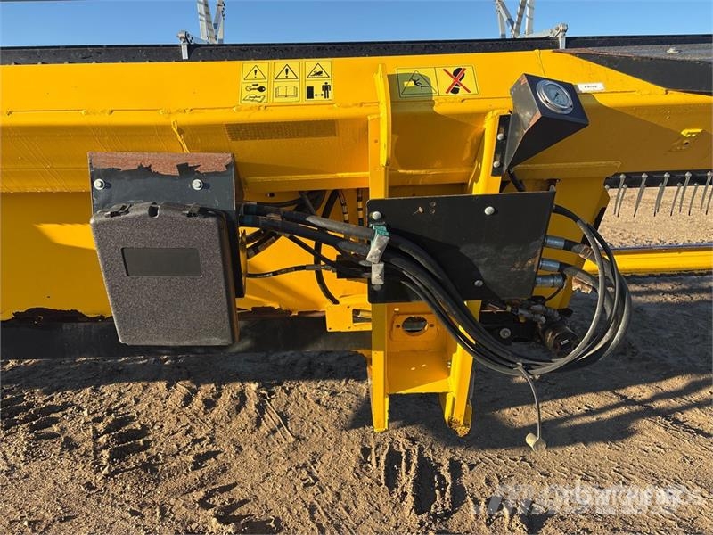 New Holland DuraSwath HB36 36 ft Draper Windrower Header محشات