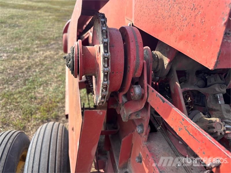 New Holland Hayliner 310 Square Baler محزمات مربعة