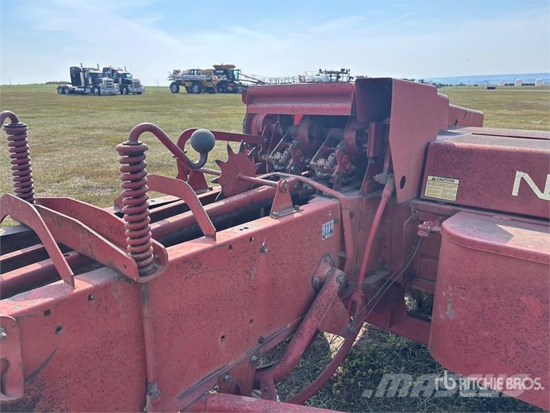 New Holland Hayliner 310 Square Baler محزمات مربعة