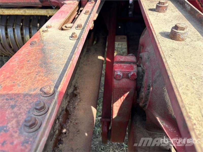 New Holland Hayliner 310 Square Baler محزمات مربعة