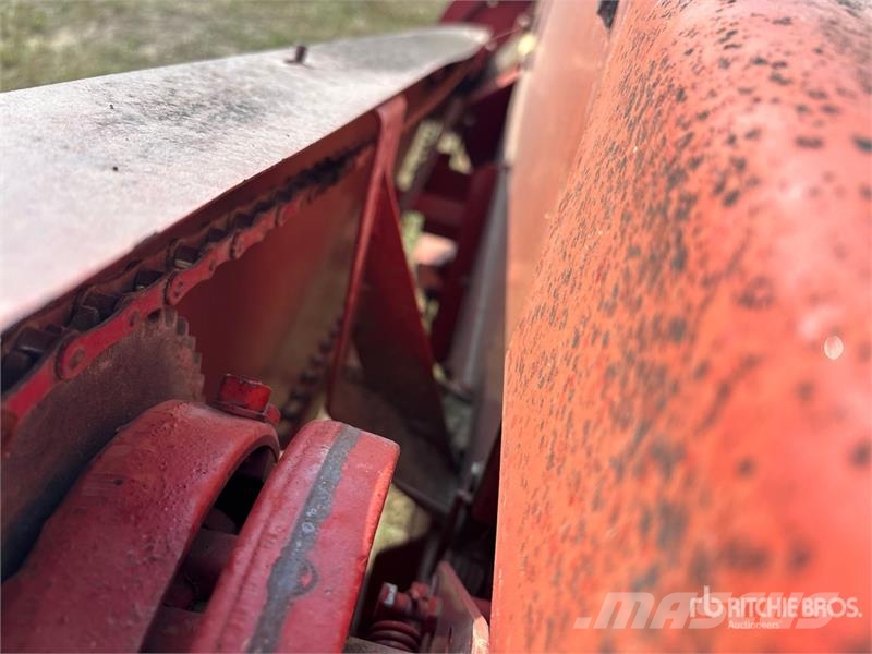 New Holland Hayliner 310 Square Baler محزمات مربعة