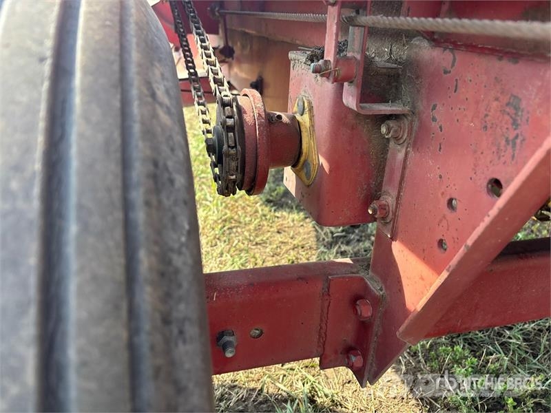 New Holland Hayliner 310 Square Baler محزمات مربعة