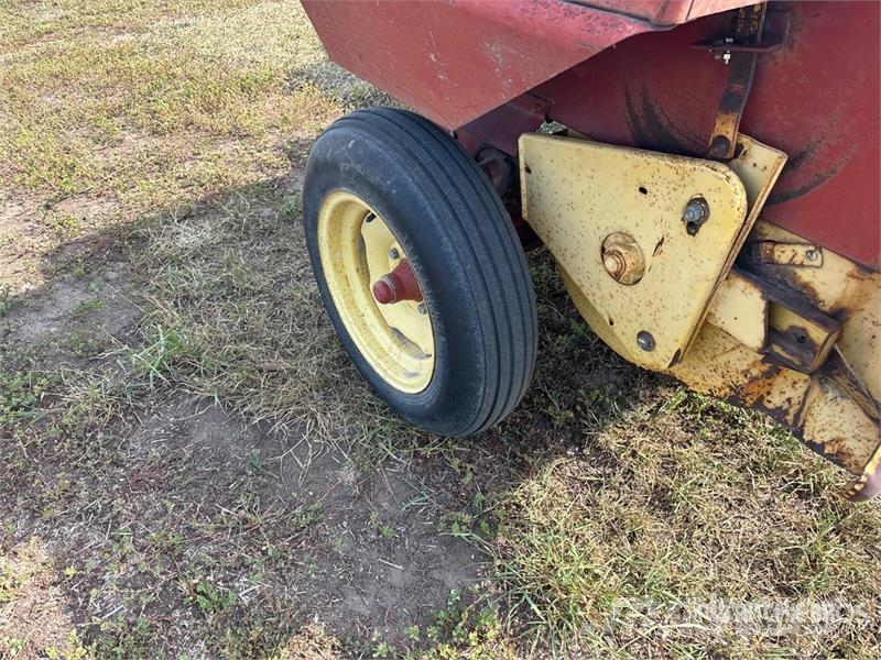 New Holland Hayliner 310 Square Baler محزمات مربعة