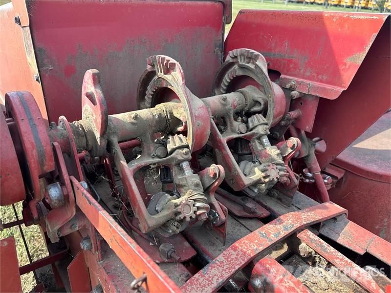 New Holland Hayliner 310 Square Baler محزمات مربعة