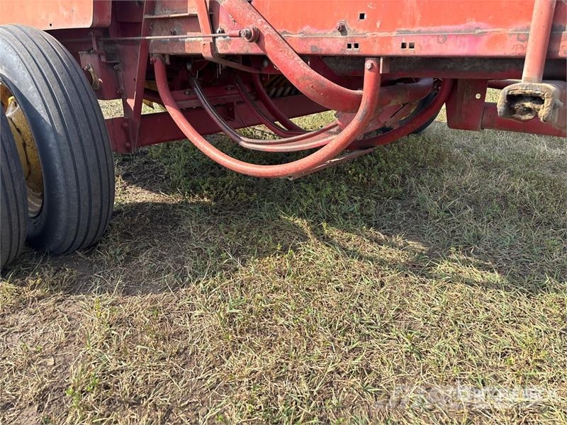 New Holland Hayliner 310 Square Baler محزمات مربعة