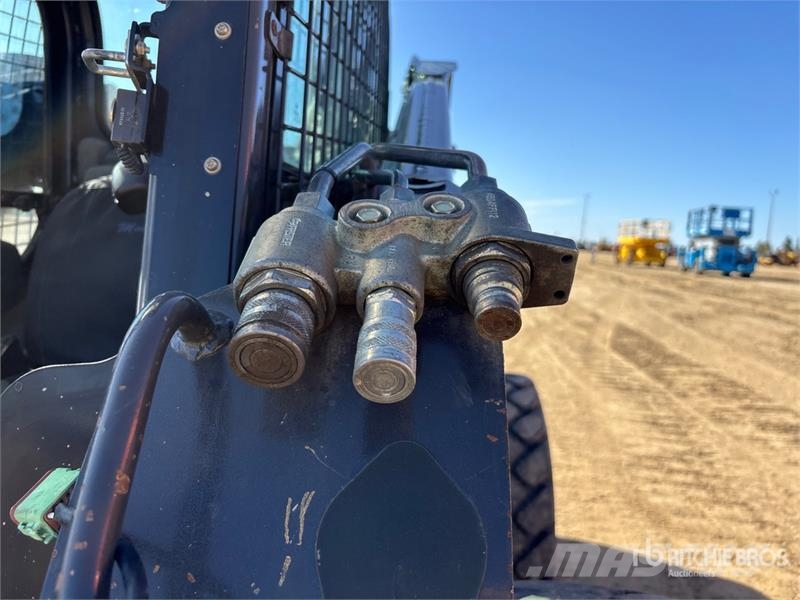 New Holland L230 Lietoti riteņu kompaktiekrāvēji