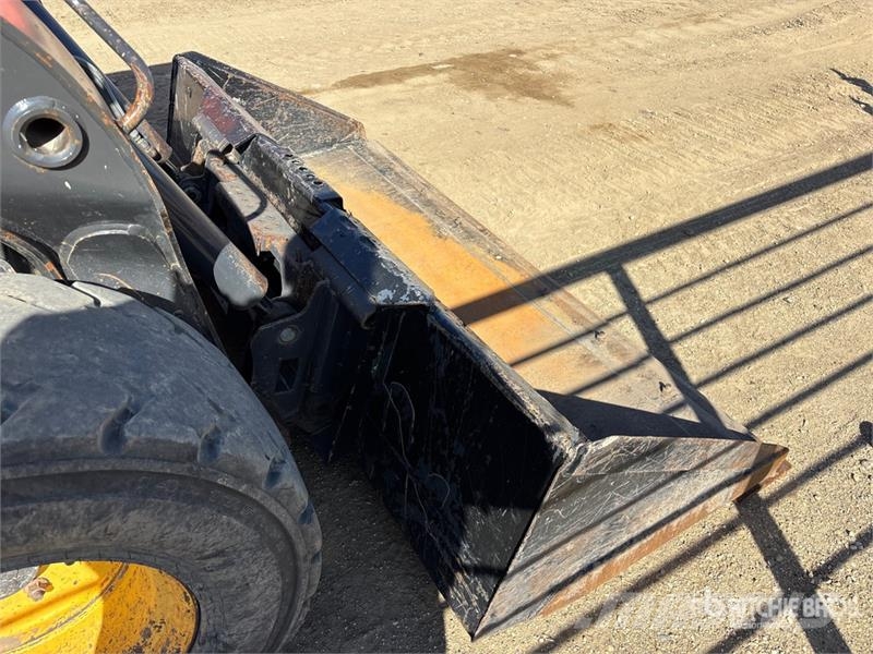 New Holland L230 Lietoti riteņu kompaktiekrāvēji