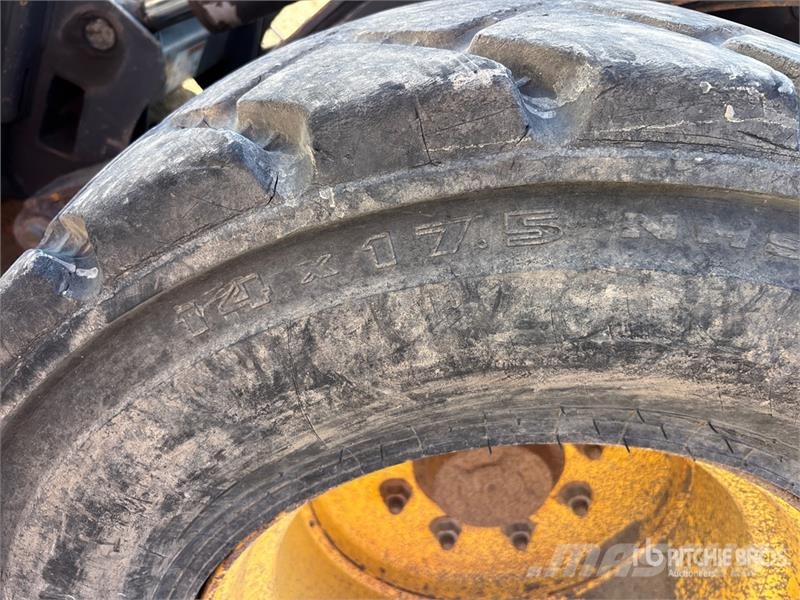 New Holland L230 Lietoti riteņu kompaktiekrāvēji