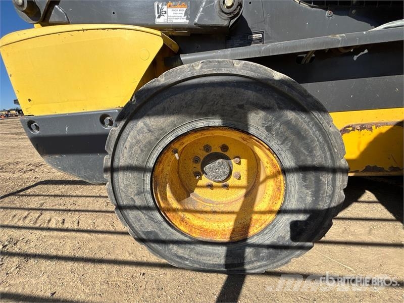 New Holland L230 Lietoti riteņu kompaktiekrāvēji