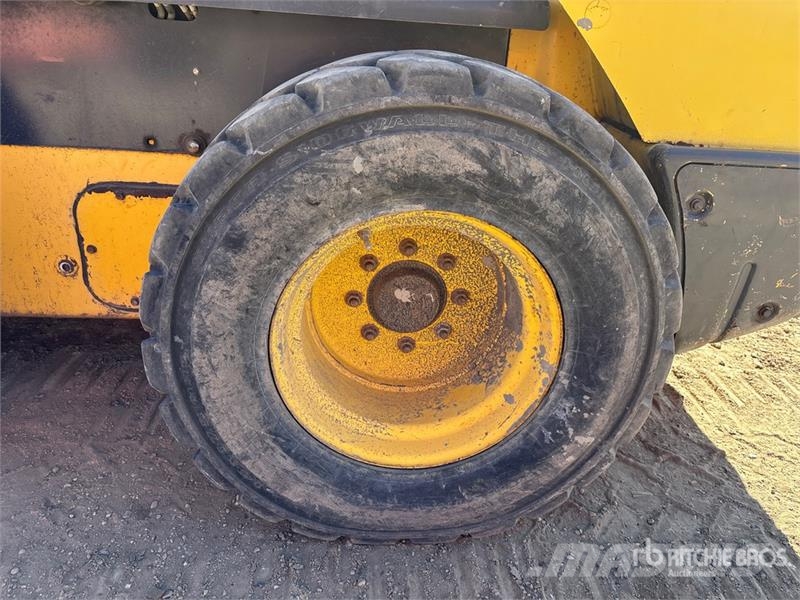 New Holland L230 Lietoti riteņu kompaktiekrāvēji