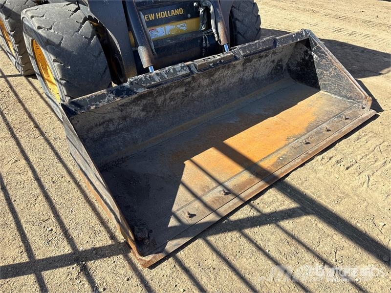 New Holland L230 Lietoti riteņu kompaktiekrāvēji