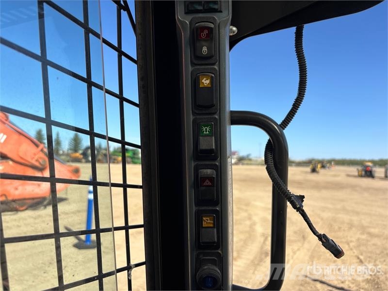New Holland L230 Lietoti riteņu kompaktiekrāvēji