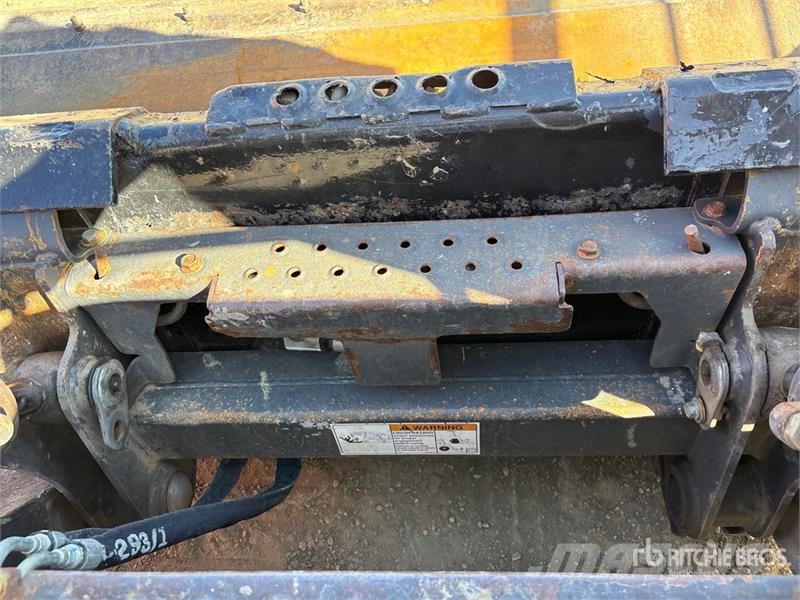New Holland L230 Lietoti riteņu kompaktiekrāvēji