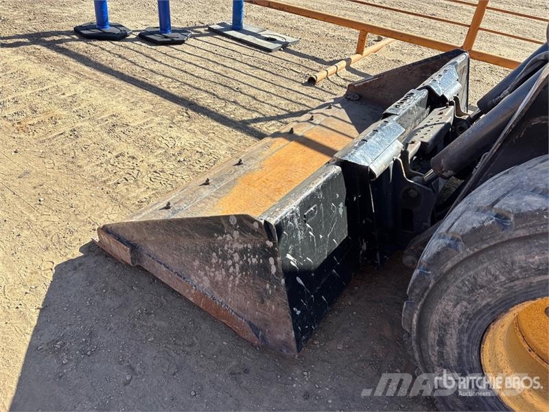 New Holland L230 Lietoti riteņu kompaktiekrāvēji