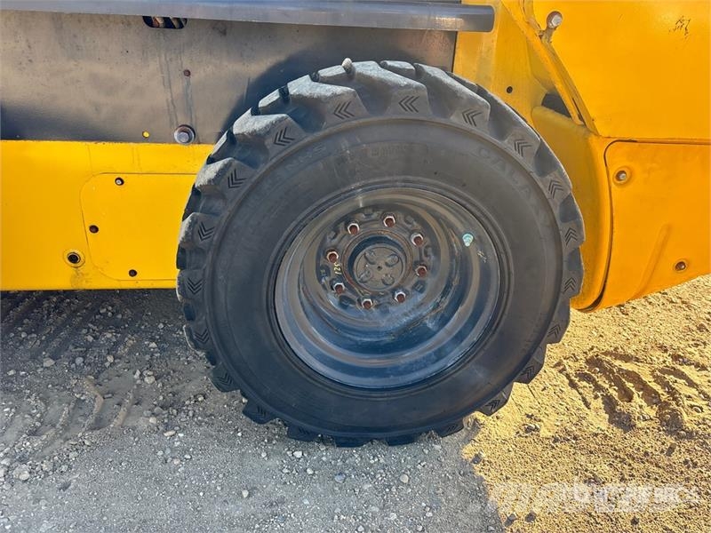 New Holland L328 Two-Speed Skid Steer Loader Skid steer mini nakladalci