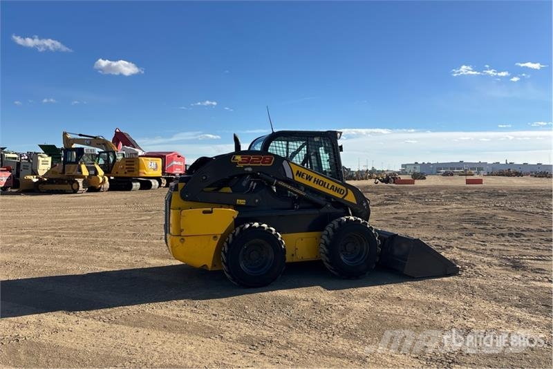 New Holland L328 Two-Speed Skid Steer Loader Skid steer mini nakladalci