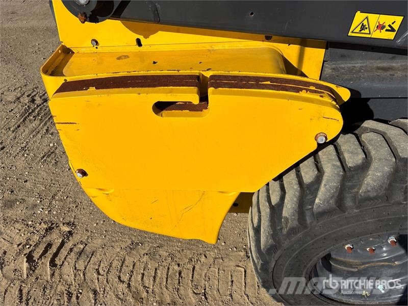 New Holland L328 Two-Speed Skid Steer Loader Skid steer mini nakladalci