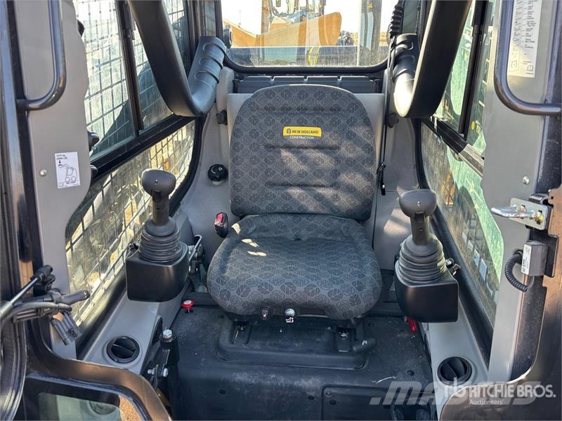 New Holland L328 Two-Speed Skid Steer Loader Skid steer mini nakladalci