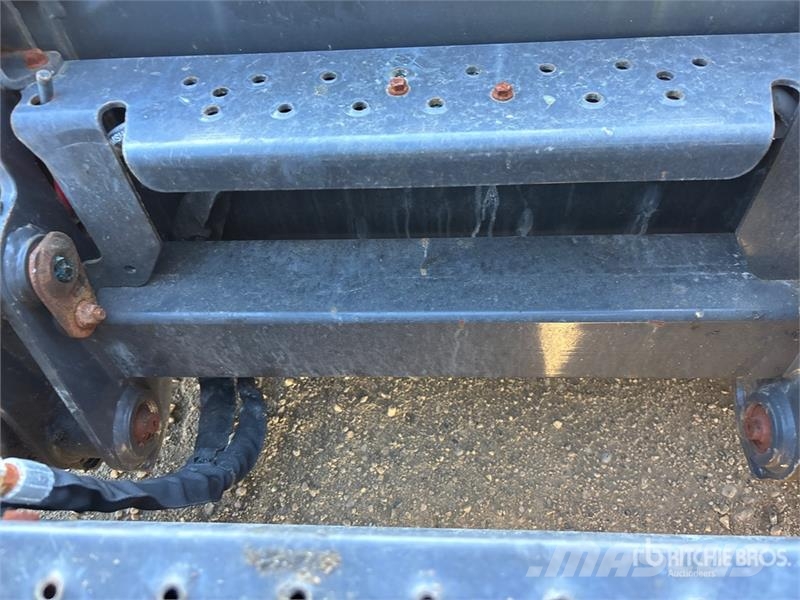 New Holland L328 Two-Speed Skid Steer Loader Skid steer mini nakladalci