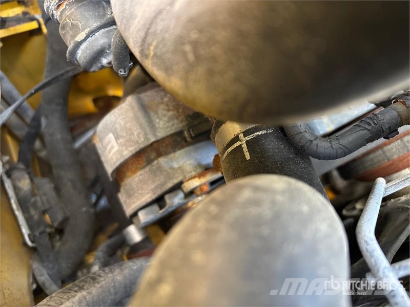 New Holland L328 Two-Speed Skid Steer Loader Skid steer mini nakladalci