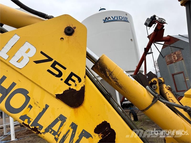 New Holland LB75B لوادر ذات جرافات عكسية
