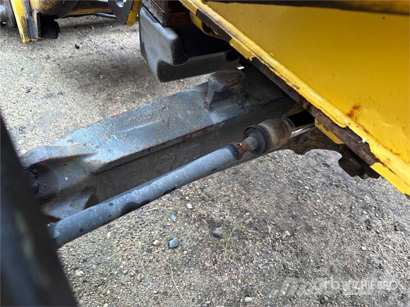 New Holland LB75B لوادر ذات جرافات عكسية