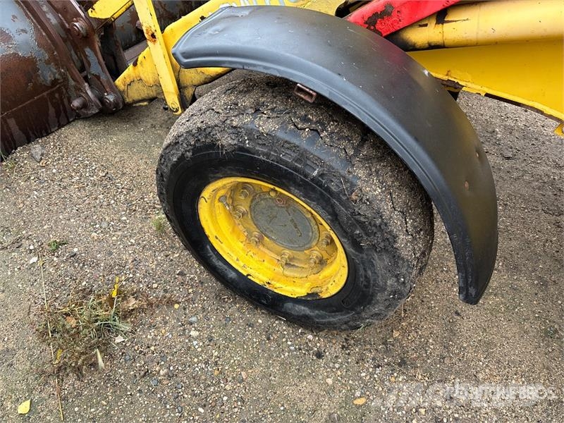 New Holland LB75B لوادر ذات جرافات عكسية