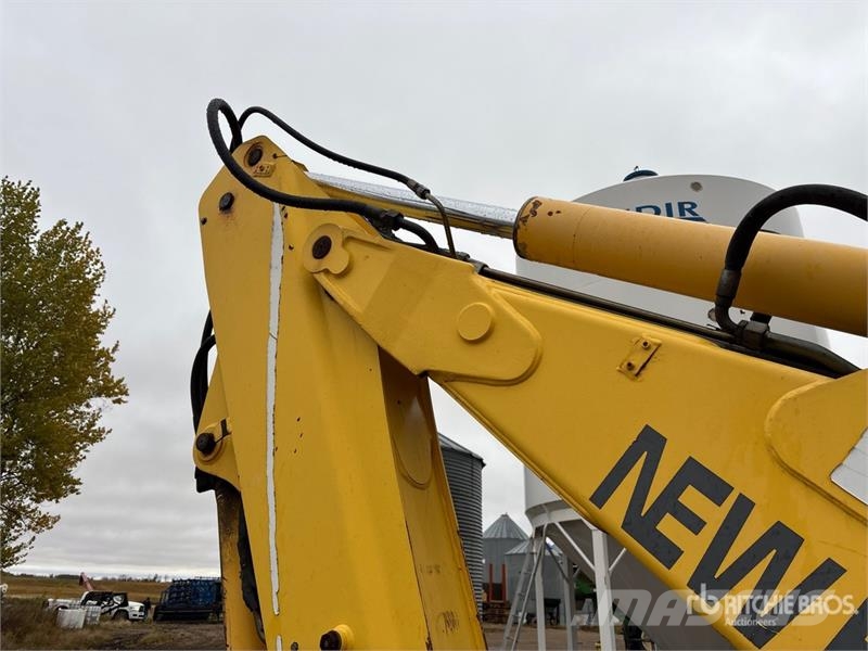 New Holland LB75B لوادر ذات جرافات عكسية