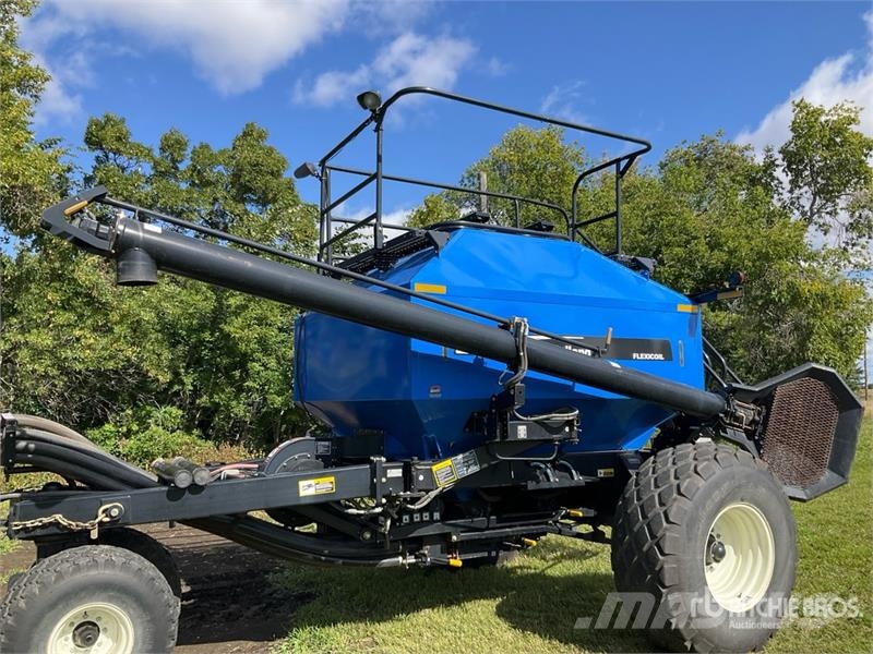 New Holland SC230 230 bu Tow-Behind Air Cart ドリル