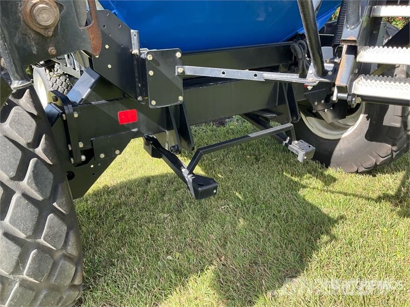 New Holland SC230 230 bu Tow-Behind Air Cart ドリル