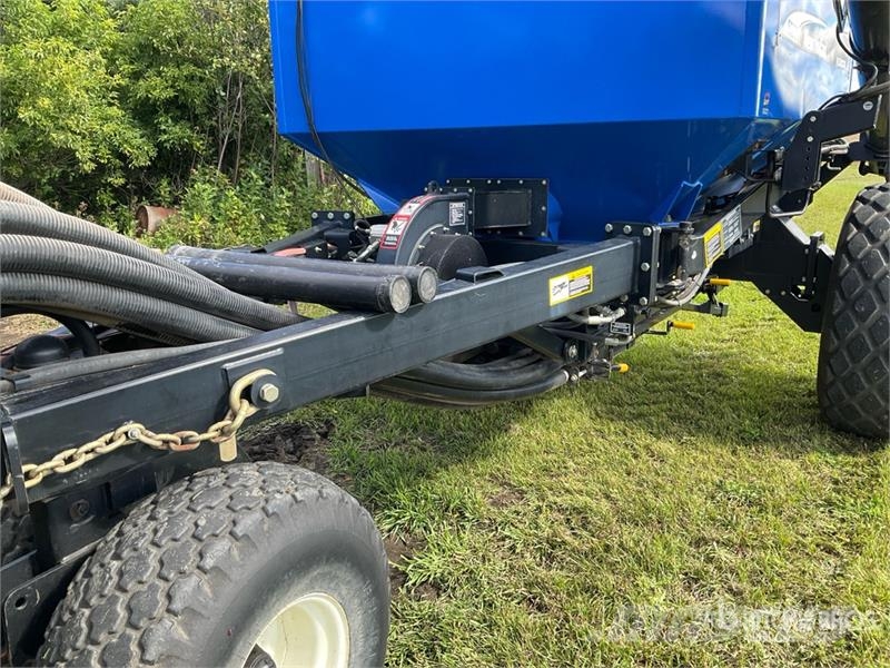 New Holland SC230 230 bu Tow-Behind Air Cart ドリル