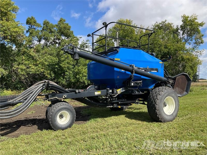 New Holland SC230 230 bu Tow-Behind Air Cart ドリル
