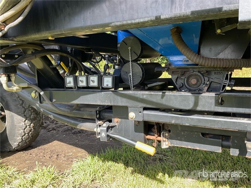 New Holland SC230 230 bu Tow-Behind Air Cart ドリル