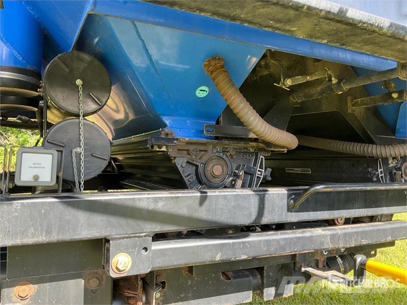 New Holland SC230 230 bu Tow-Behind Air Cart ドリル