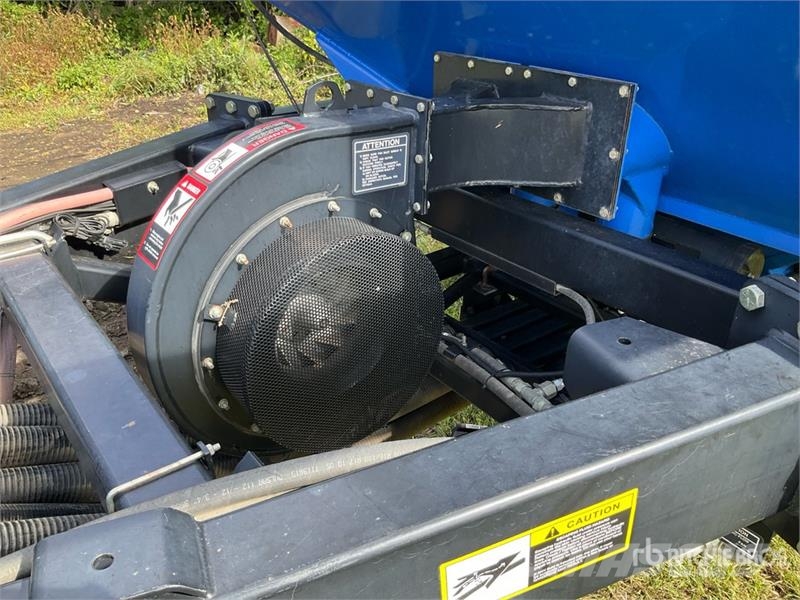 New Holland SC230 230 bu Tow-Behind Air Cart ドリル