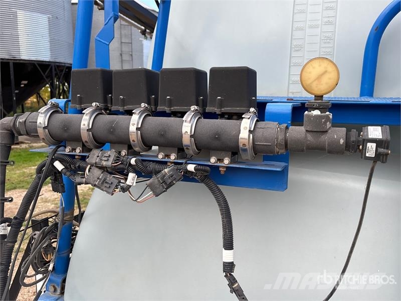 New Holland SF110 110 ft S/A High Clearance Pull-Type Sprayer Причіпні обприскувачі