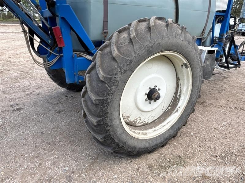 New Holland SF110 110 ft S/A High Clearance Pull-Type Sprayer Причіпні обприскувачі