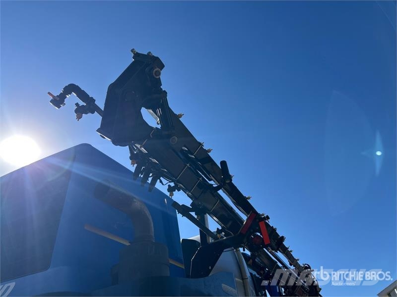 New Holland SP.240F XP 100 ft 4x4 High Clearance Self-Propelle Samohodne prskalice