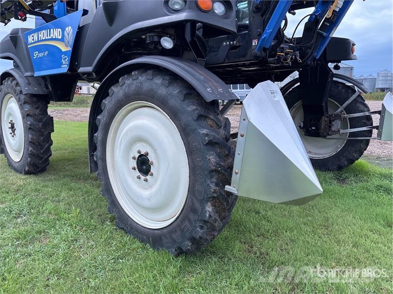 New Holland SP.240F XP 100 ft 4x4 High Clearance Self-Propelle Samohodne prskalice